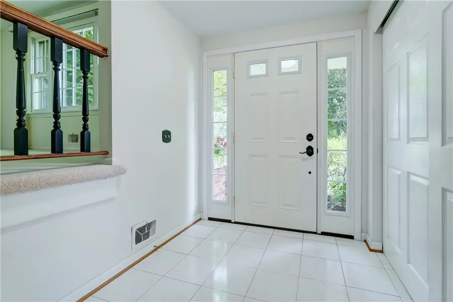 34 Sturbridge Lane, Pittsford, NY 14534 - #2
