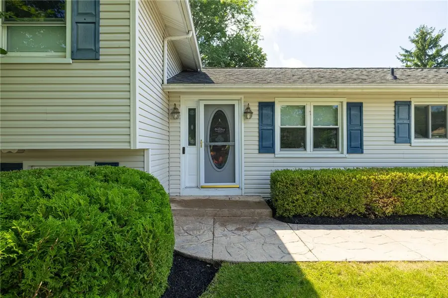 87 Tomahawk Trl, Henrietta, NY 14467 - #3