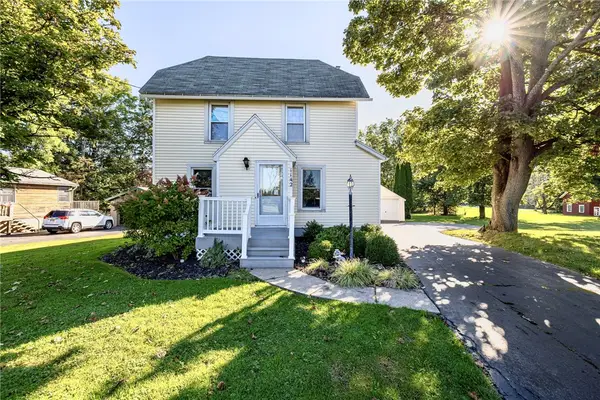 1142 Bay Rd, Webster, NY 14580
