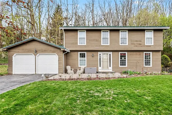 25 Chipping Ridge, Fairport, NY 14450