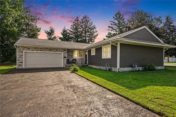 8 Hillview Drive, Rochester, NY 14622