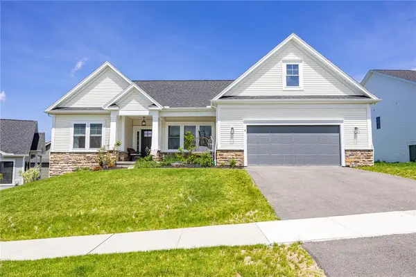4 Black Wood Circle, Pittsford, NY 14534