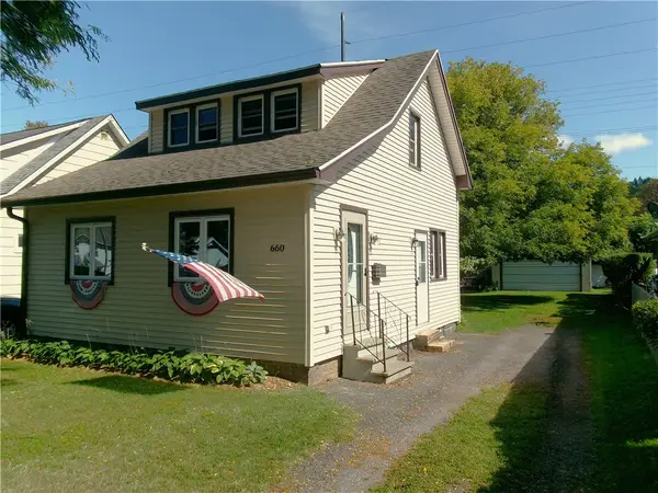 660 Bennington Dr, Greece, NY 14616