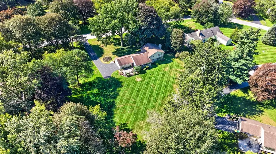 4 Countryside Road, Fairport, NY 14450 - #3