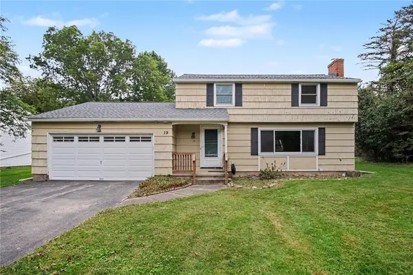 19 Crest View Dr, Rochester, NY 14625