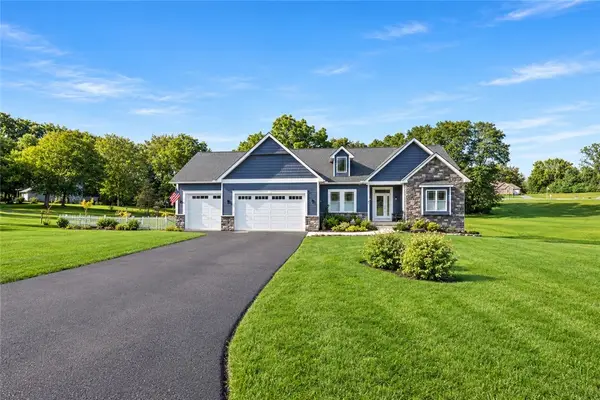 5 Sand Dunes, Spencerport, NY 14559