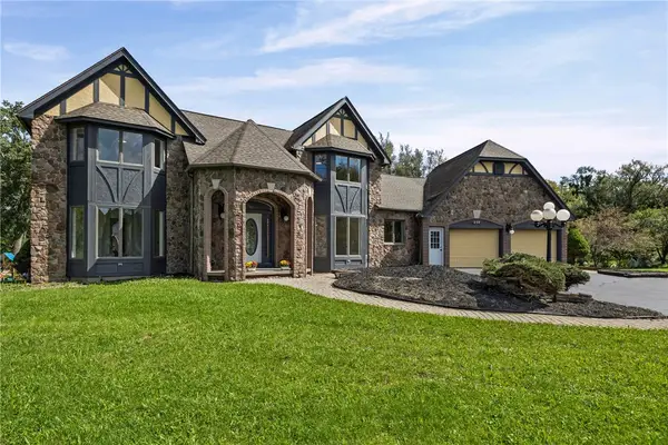 238 W Hill Est, Rochester, NY 14626