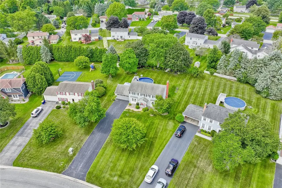 25 Rosscommon Crescent, Fairport, NY 14450 - #2