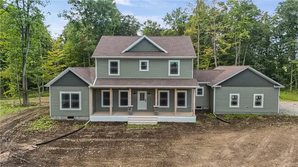2494 Cider St, Le Roy, NY 14423