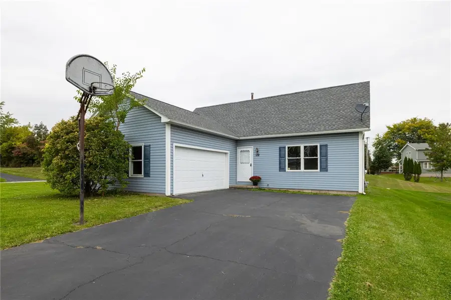 132 Grangerford Hts, West Henrietta, NY 14586 - #2