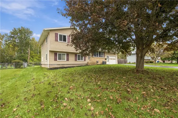 4 Sun Valley Drive, Rochester, NY 14606
