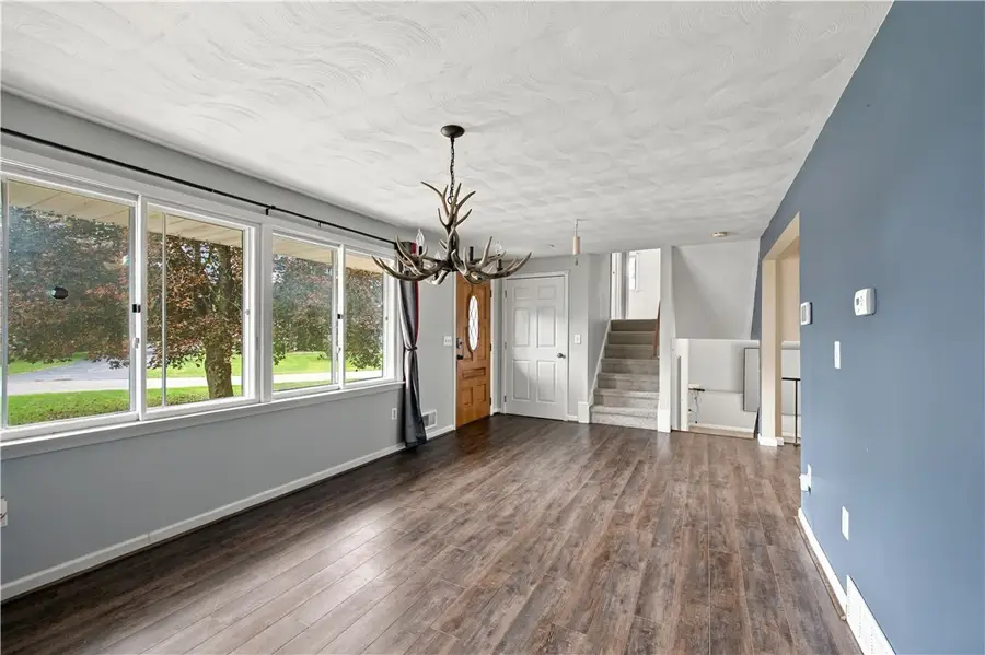 4 Sun Valley Drive, Rochester, NY 14606 - #3