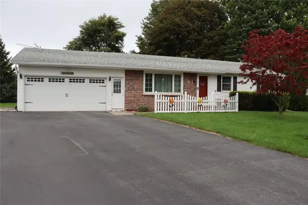10 Cold Spring Circle, Rochester, NY 14624