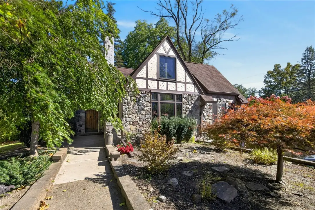956 S Lincoln Road, East Rochester, NY 14445 - #1