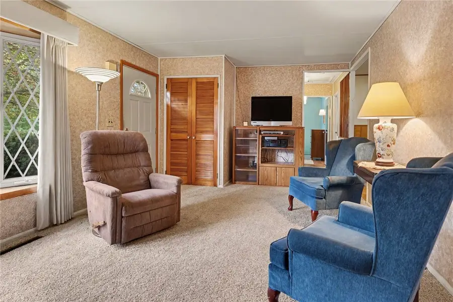 304 Wellington Rd, Webster, NY 14580 - #3