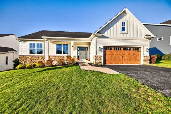 8 Black Wood Circle, Pittsford, NY 14534