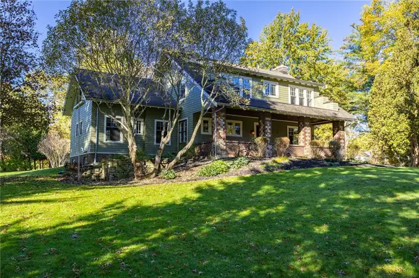 35 Long Meadow Circle, Pittsford, NY 14534