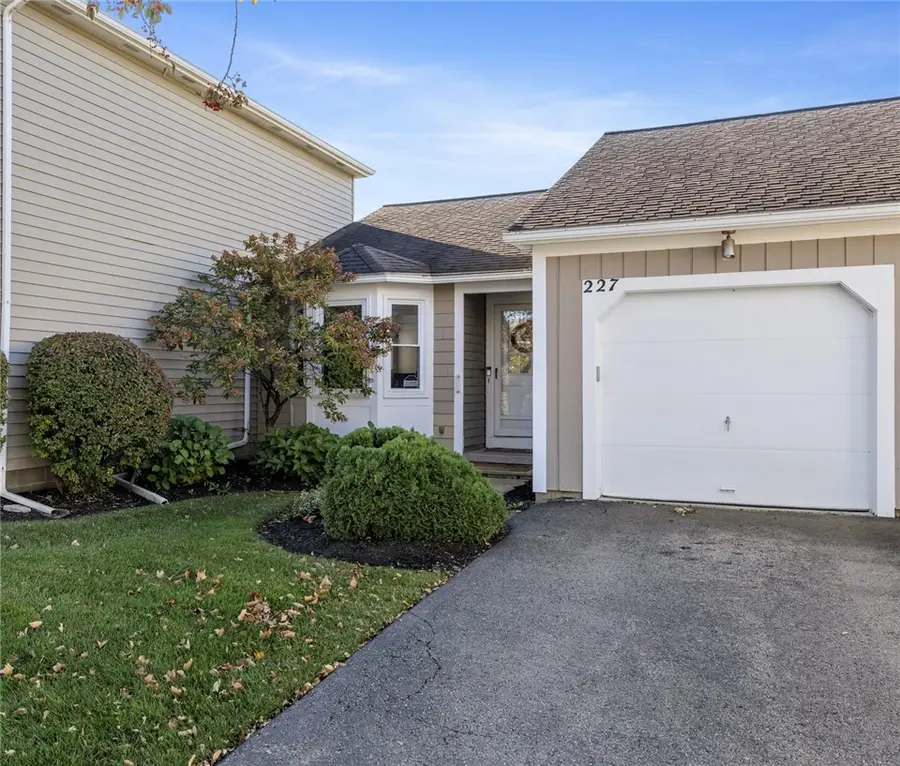 227 Deerhurst Lane, Webster, NY 14580 - #2