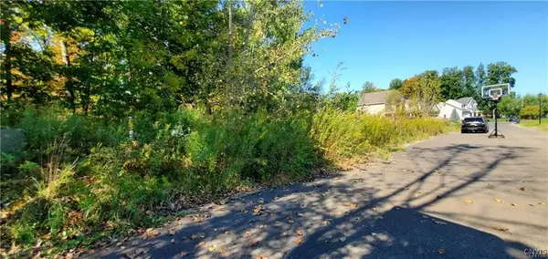 Cross Creek Drive, Liverpool, NY 13090