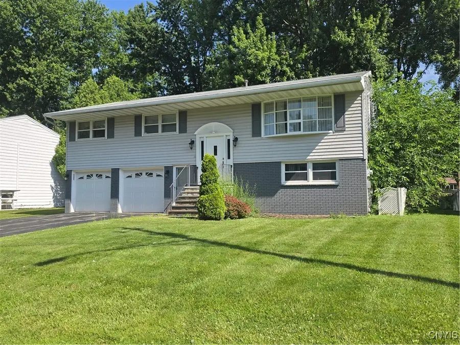 4777 Glencrest Avenue, Liverpool, NY 13088 - Image #2