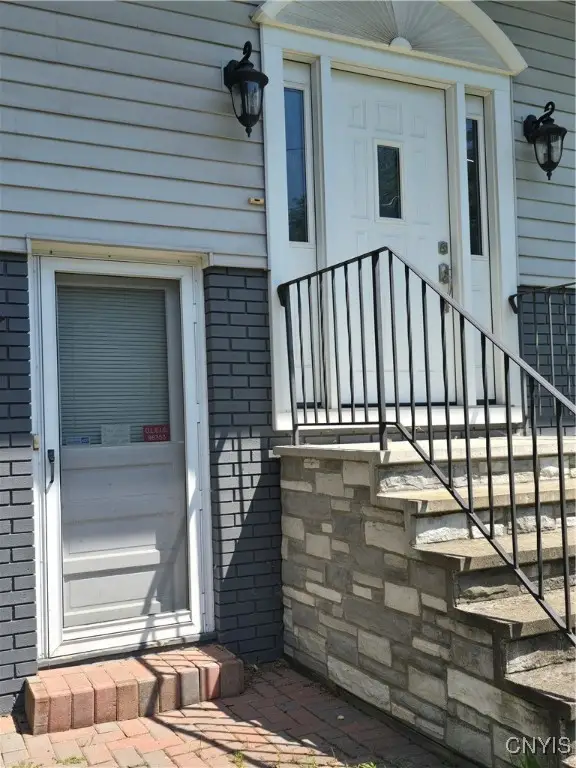 4777 Glencrest Avenue, Liverpool, NY 13088 - Image #3