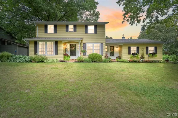 7536 Moccasin Path, Liverpool, NY 13090