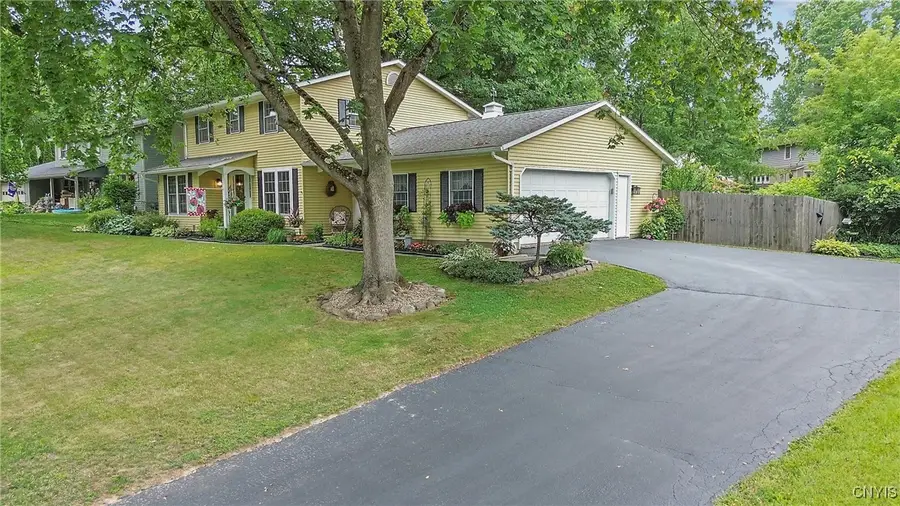 7536 Moccasin Path, Liverpool, NY 13090 - Image #2