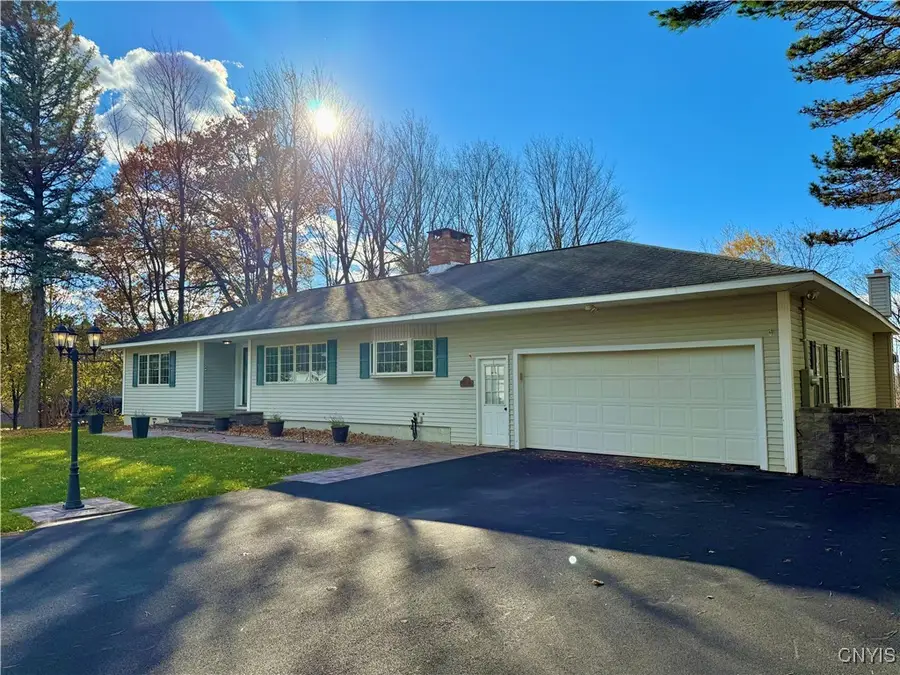 7 Upper Woods Circle, New Hartford, NY 13413 - Image #2