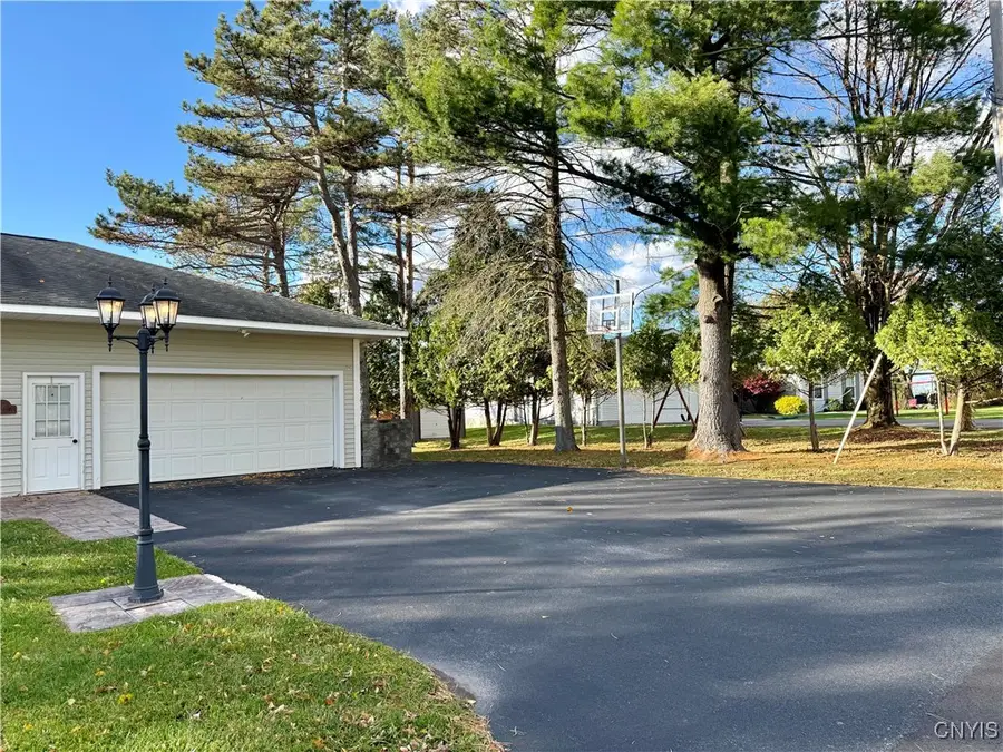 7 Upper Woods Circle, New Hartford, NY 13413 - Image #3