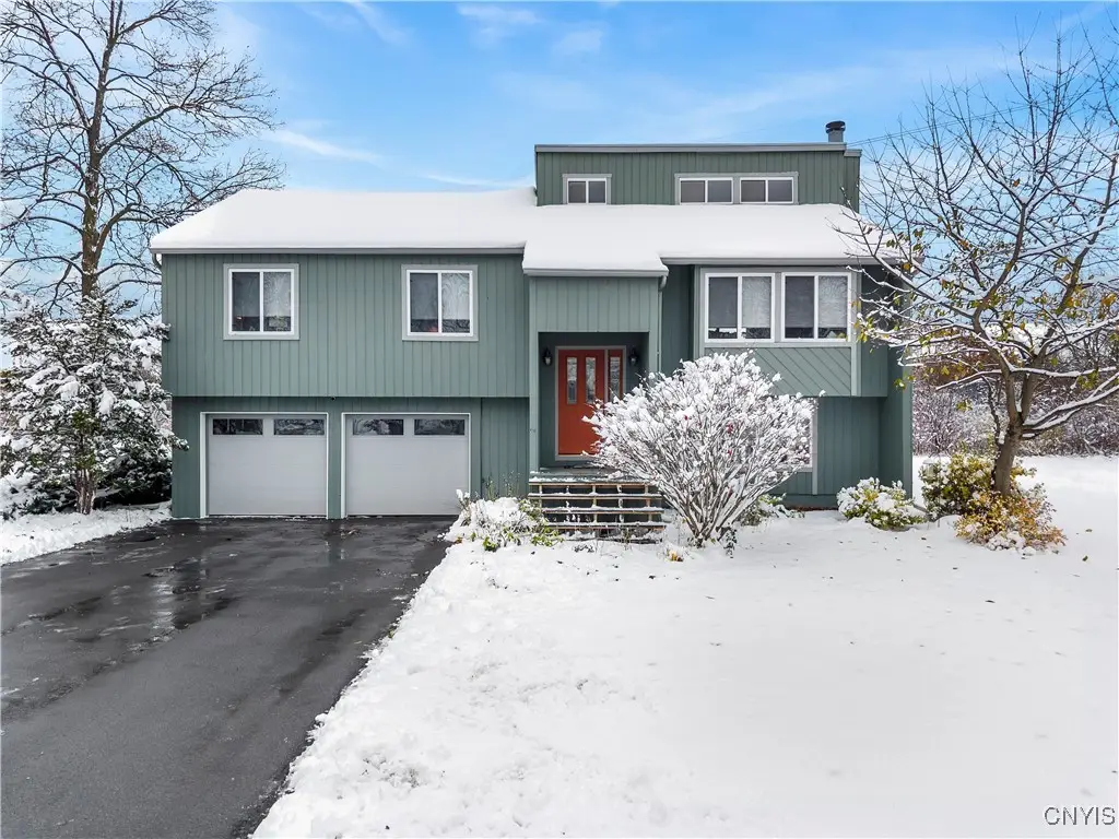 3092 Kingsbridge Lane, Baldwinsville, NY 13027 - Image #1