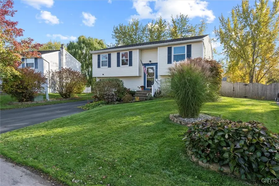 8221 Lucchesi Drive, Clay, NY 13041 - Image #2