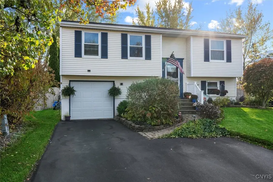8221 Lucchesi Drive, Clay, NY 13041 - Image #3