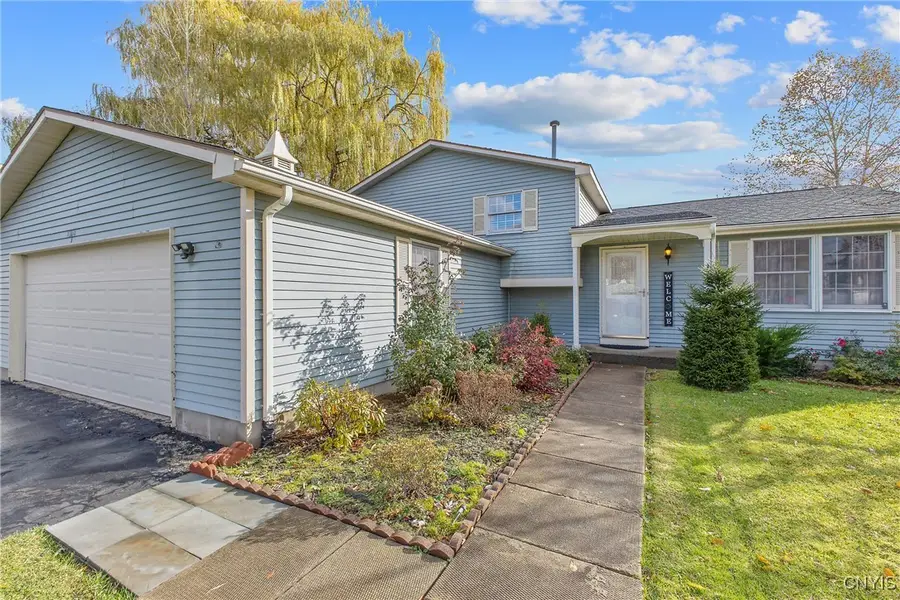 8408 Silver Spruce Circle, Liverpool, NY 13090 - Image #2