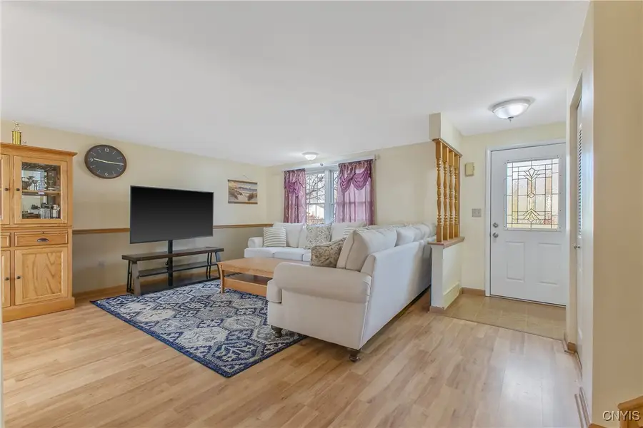 8408 Silver Spruce Circle, Liverpool, NY 13090 - Image #3