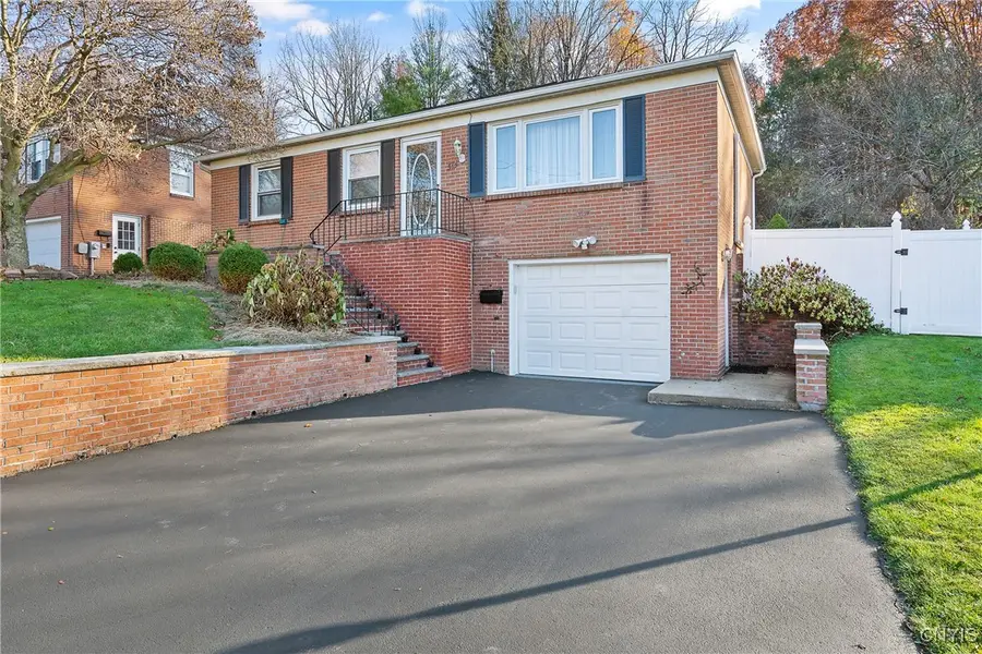 513 Hatherleigh Drive, Syracuse, NY 13209 - Image #2