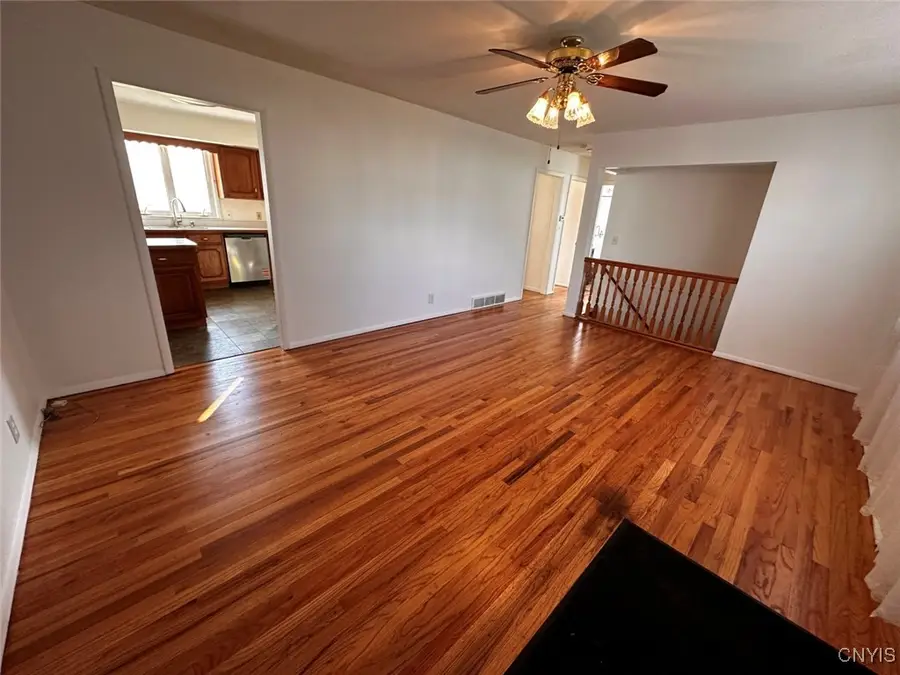 202 Stephen Dr, Utica, NY 13502 - Image #2