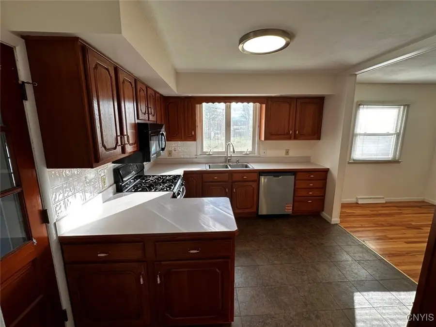 202 Stephen Dr, Utica, NY 13502 - Image #3