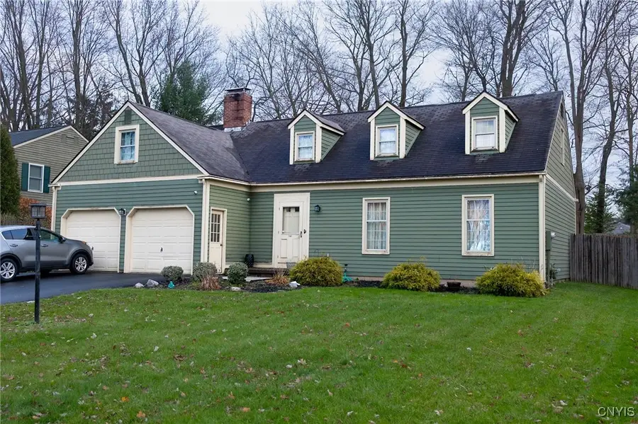 7360 Eastgate Circle, Liverpool, NY 13090 - Image #2