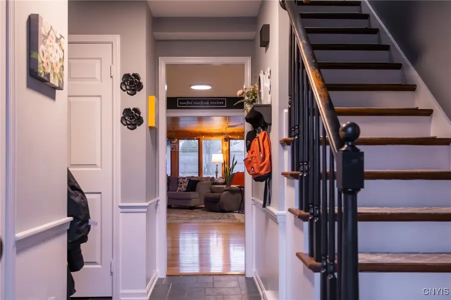 7360 Eastgate Circle, Liverpool, NY 13090 - Image #3