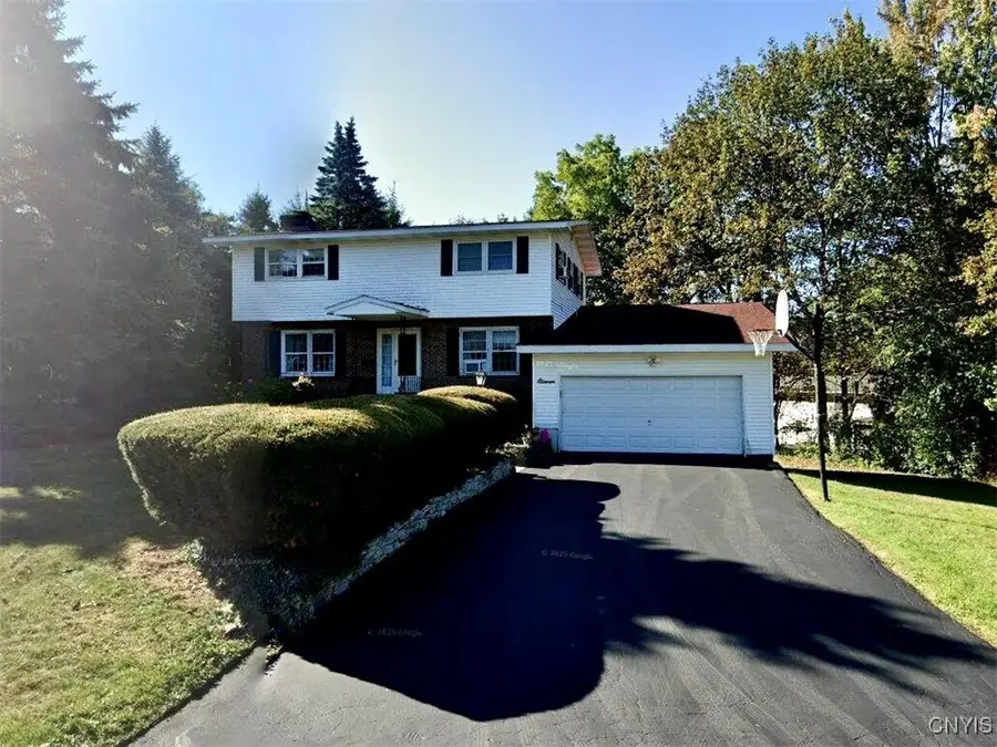 11 Northridge Road, Syracuse, NY 13214 - Image #2