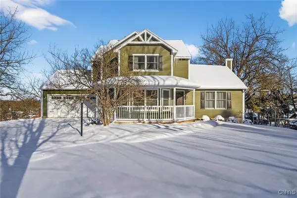 7951 Everglades Dr, Manlius, NY 13104