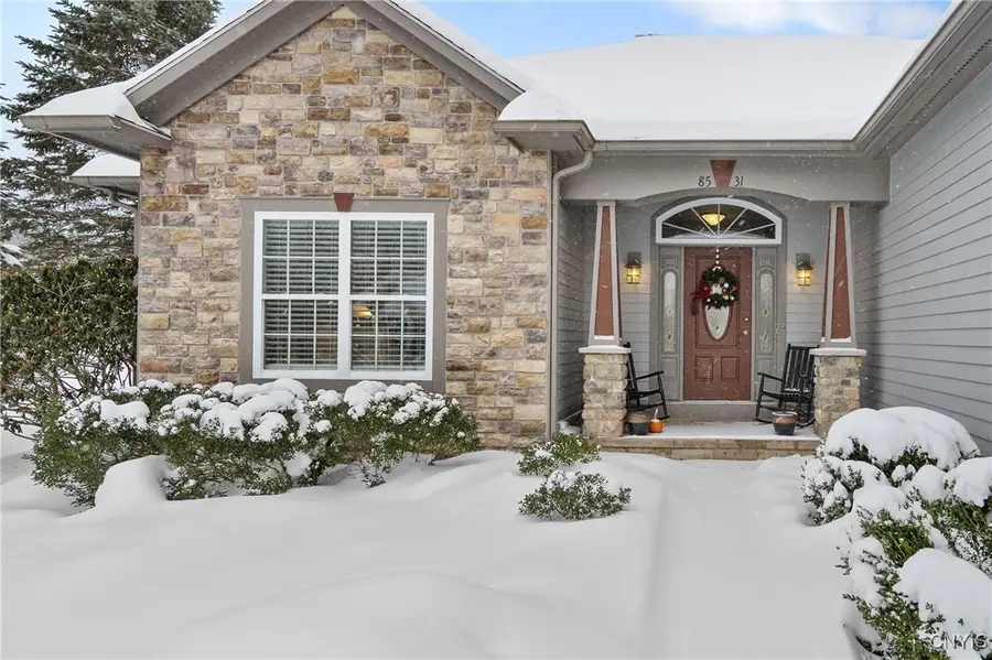 8531 Whisper Ridge Circle, Baldwinsville, NY 13027 - Image #3