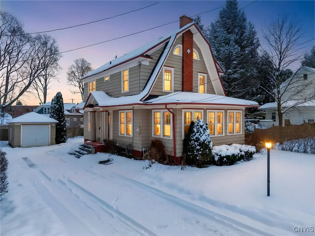 313 Strathmore Drive, Syracuse, NY 13207 - Image #1