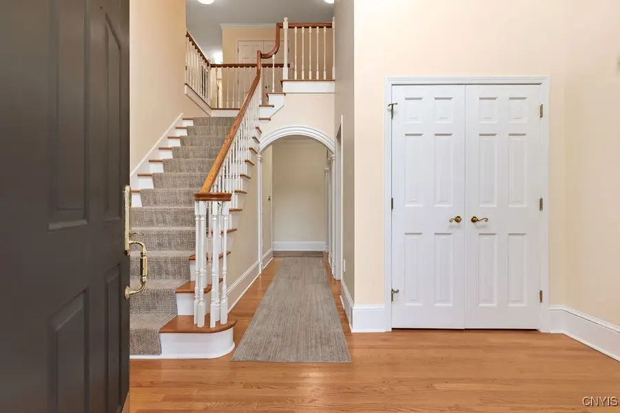 7111 Thorntree Hill Drive, Fayetteville, NY 13066 - Image #2