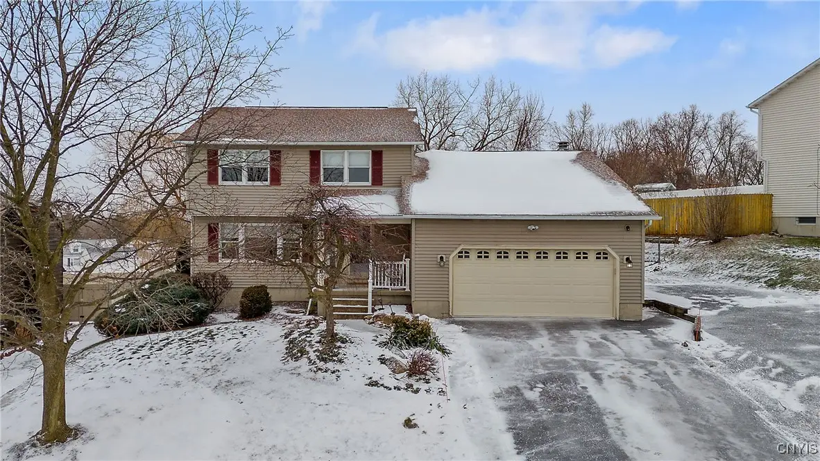 203 Chestnut Hill Drive, Liverpool, NY 13088 - Image #1