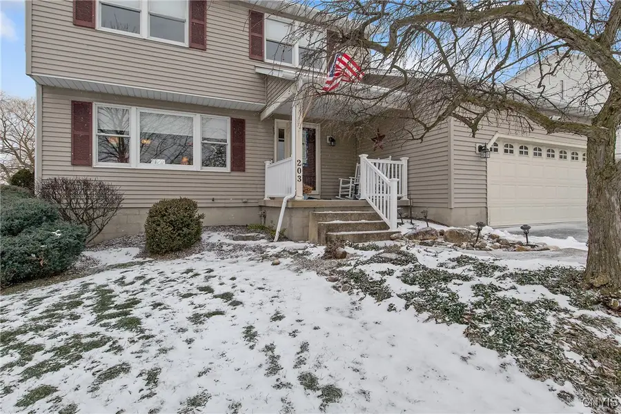 203 Chestnut Hill Drive, Liverpool, NY 13088 - Image #3