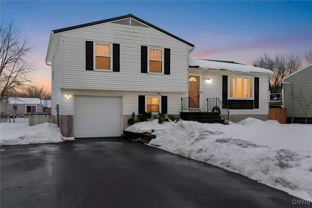 5976 Darby Road, Cicero, NY 13039 - Image #1