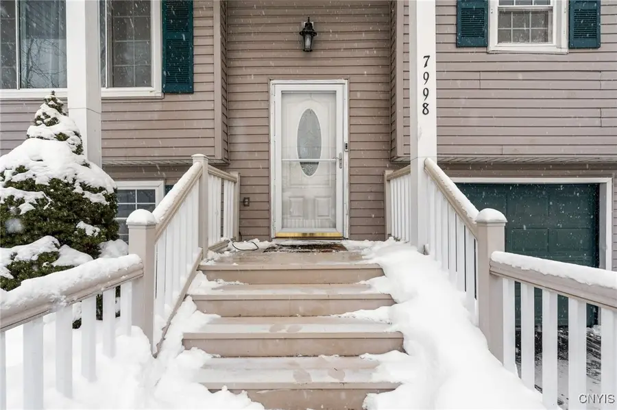 7998 Trina Circle, Clay, NY 13041 - Image #3
