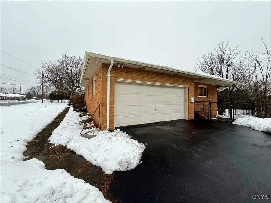 61 Hardwicke Drive, Syracuse, NY 13209 - Image #3