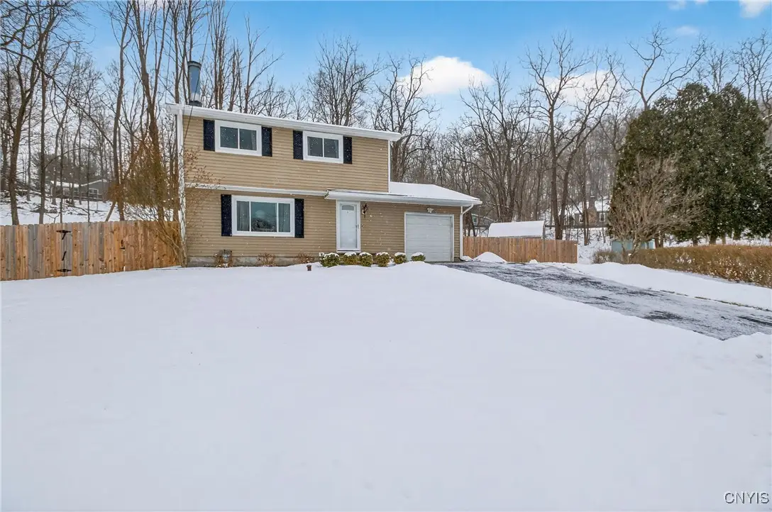 6 Bilmar Circle, Camillus, NY 13031 - Image #1